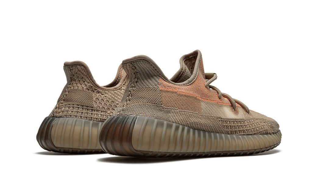 Adidas Yeezy 350 V2 color arena y topo
