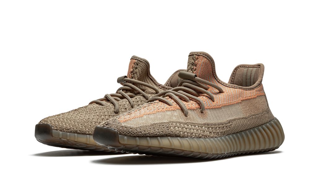 Adidas Yeezy 350 V2 color arena y topo