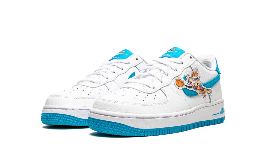 Liebre de Space Jam baja del Air Force 1