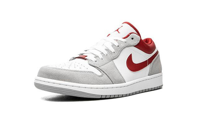 Jordan 1 Low SE Gris ahumado claro Rojo gimnasio