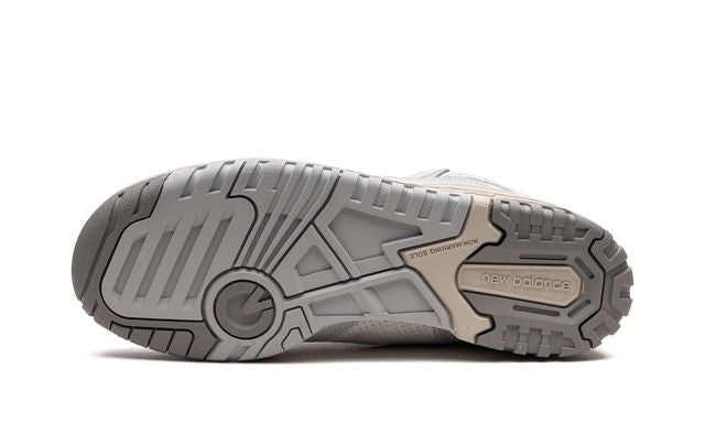 New Balance 650 Light Aluminio