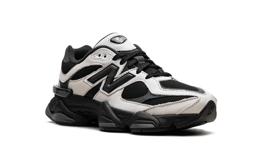 New Balance 9060 Off White Schwarz