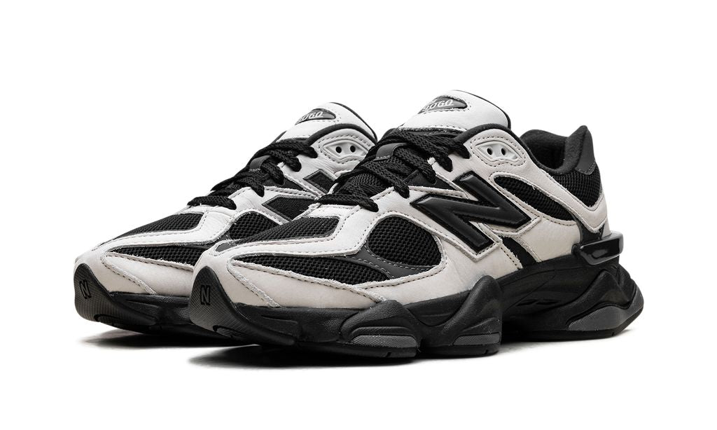 New Balance 9060 Off White Schwarz