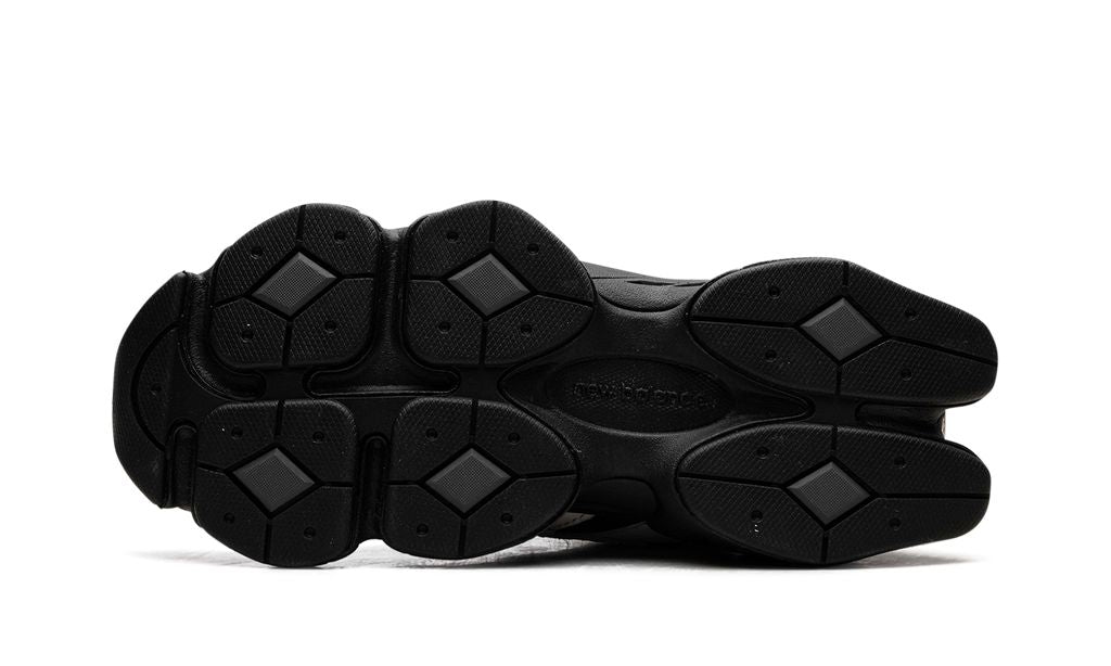 New Balance 9060 Off White Schwarz