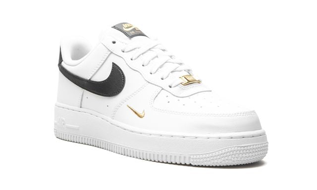 Nike Air Force 1 Essential Blanco Negro Dorado