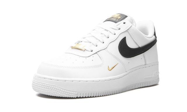 Nike Air Force 1 Essential Blanco Negro Dorado