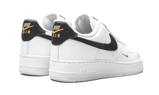 Nike Air Force 1 Essential Blanco Negro Dorado