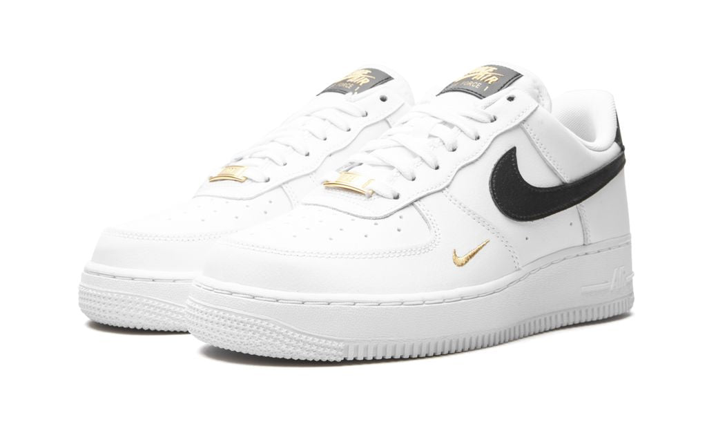 Nike Air Force 1 Essential Blanco Negro Dorado