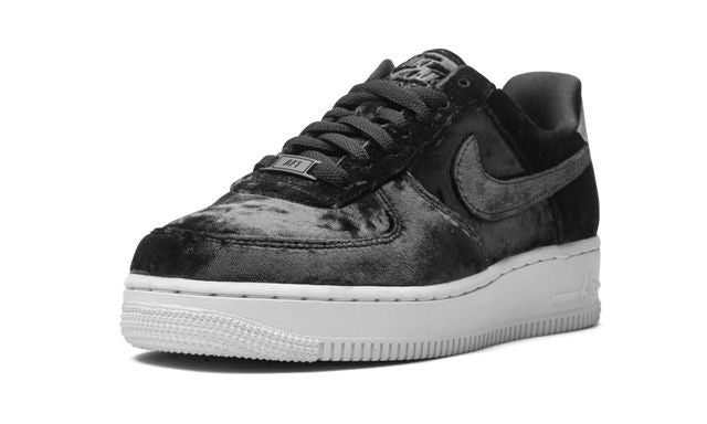 Nike Air Force 1 Low „Black Velvet“