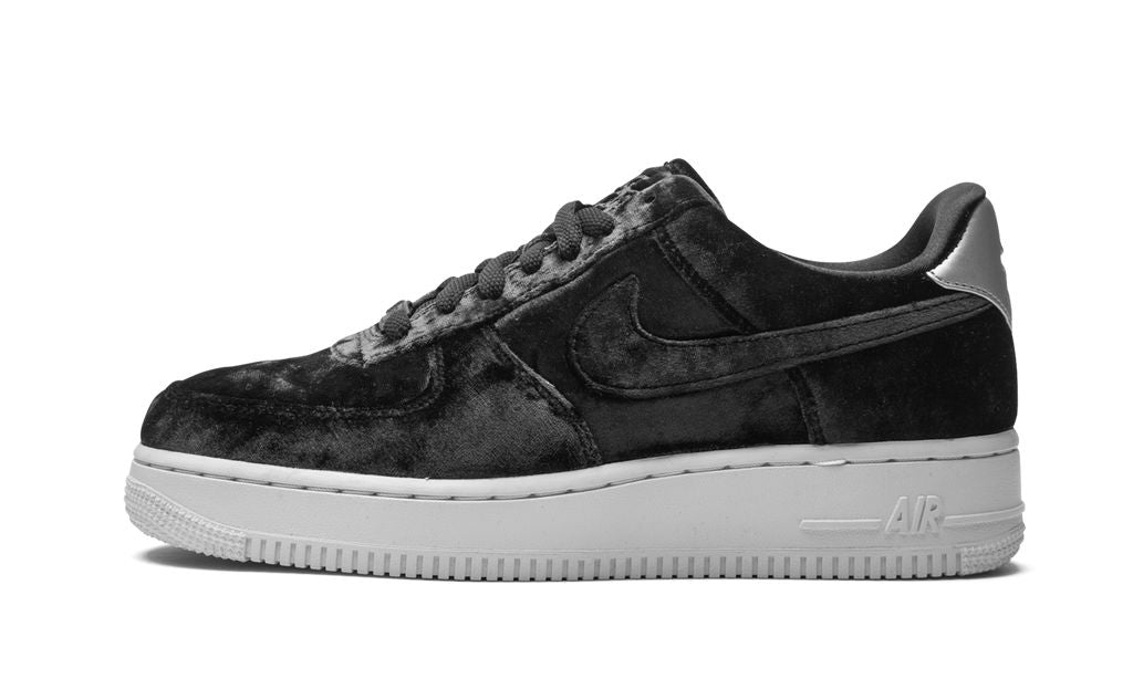 Nike Air Force 1 Low „Black Velvet“