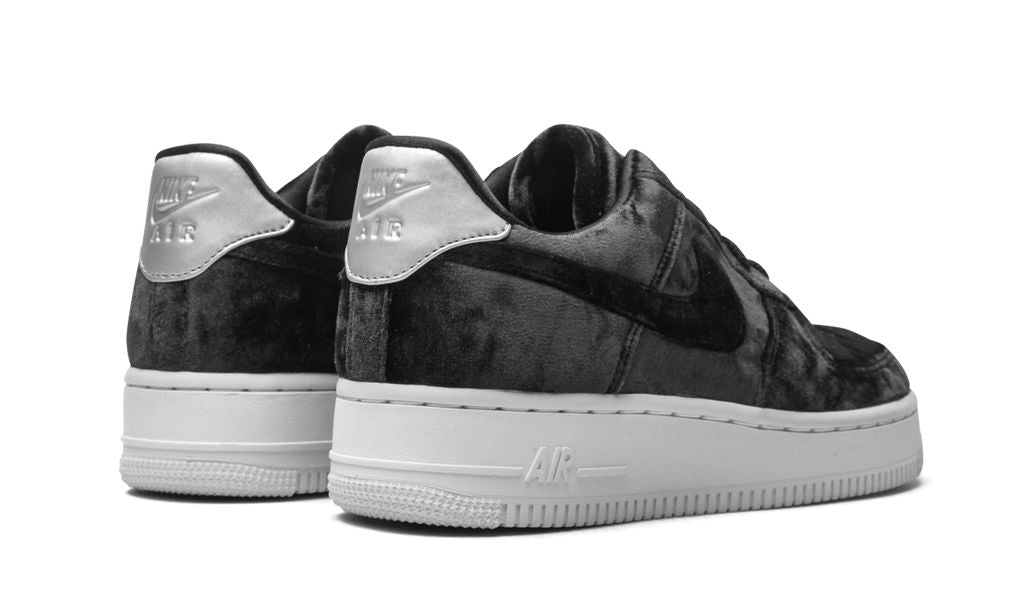 Nike Air Force 1 Low „Black Velvet“