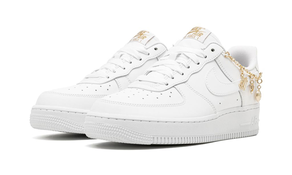 Nike Air Force 1 Low LX Weißer Anhänger