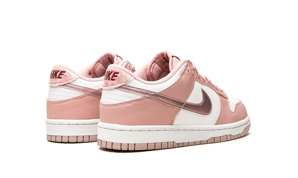 Nike Dunk Low de terciopelo rosa