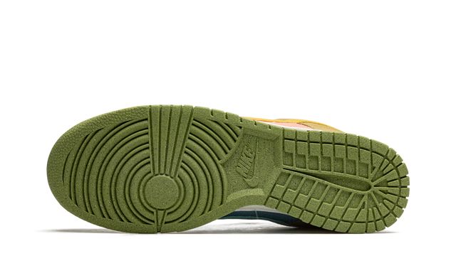Nike Dunk Low Sun Club Naranja Ártico