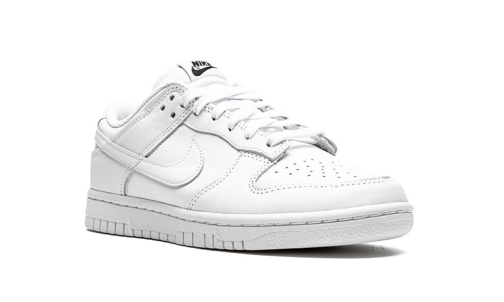 Nike Dunk Low Triple Blanco