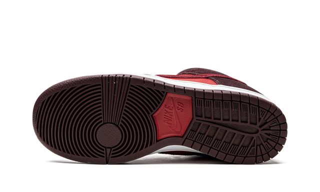 Nike SB Dunk Low Kirsche