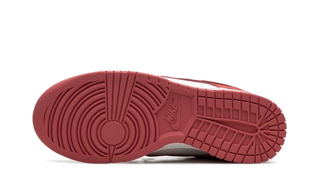 Nike SB Dunk Low Día de San Valentín (2024)