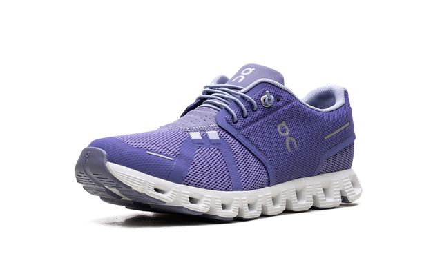 Zapatillas On Running Cloud 5 impermeables color arándano y pluma