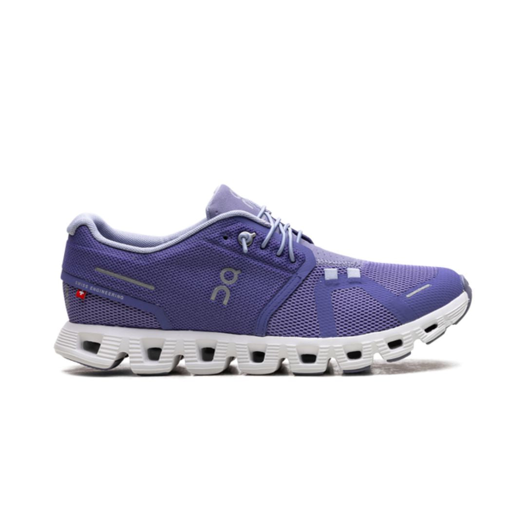 Zapatillas On Running Cloud 5 impermeables color arándano y pluma
