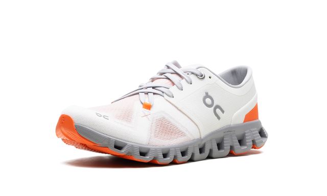 En Running Cloud X 3 Aleación Marfil