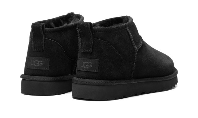 UGG CLASSICS ULTRA MINI MUJER "Triple Negro"