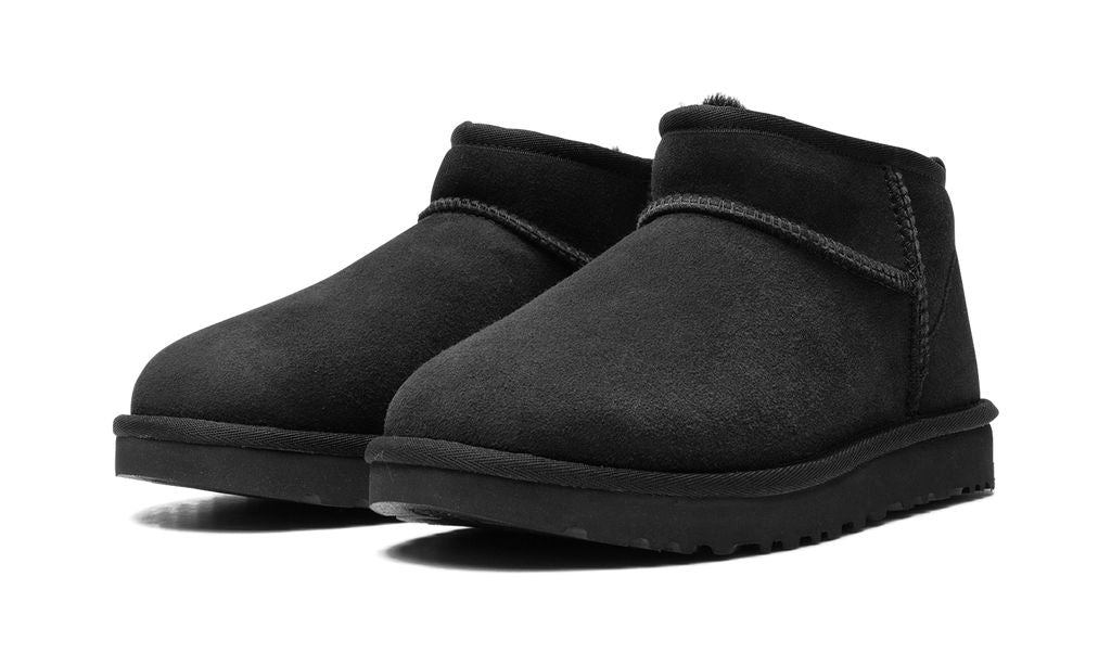 UGG CLASSICS ULTRA MINI MUJER "Triple Negro"