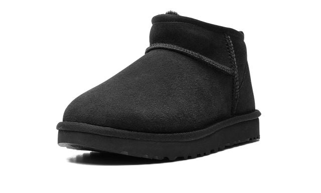 UGG CLASSICS ULTRA MINI MUJER "Triple Negro"