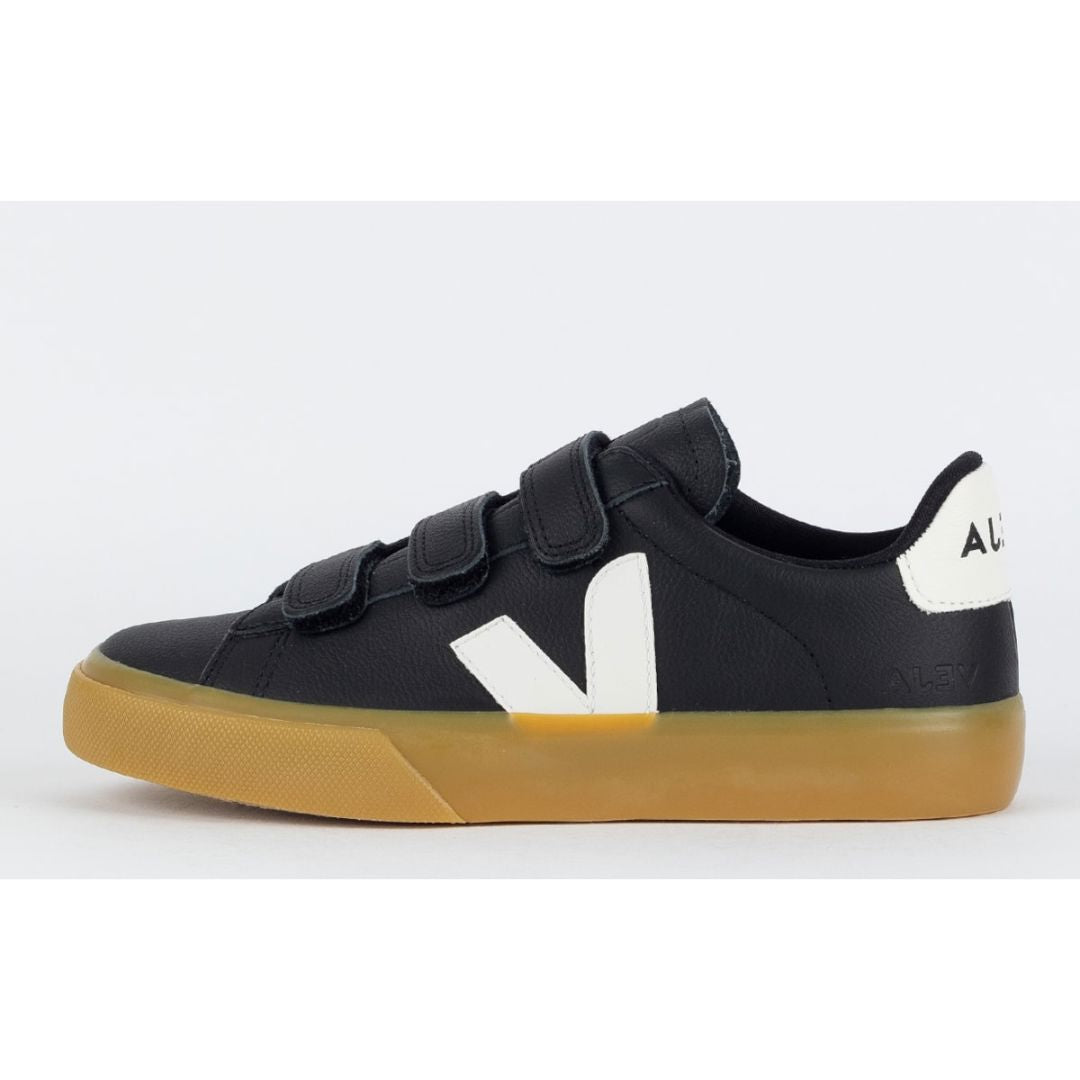 Zapatos Veja con logotipo de Chromefree en cuero negro y blanco