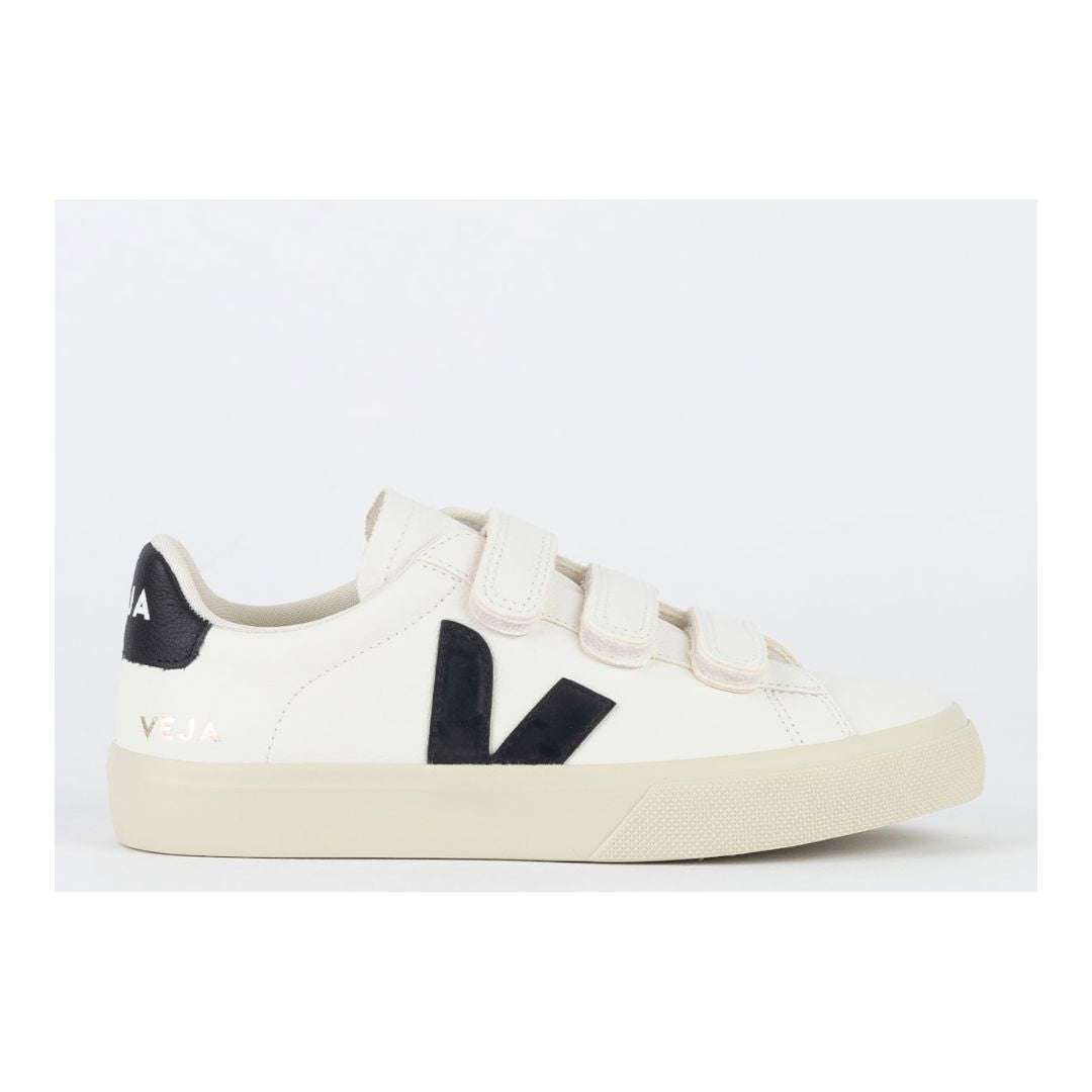 Zapatos Veja con logotipo de Chromefree en cuero extra blanco y negro