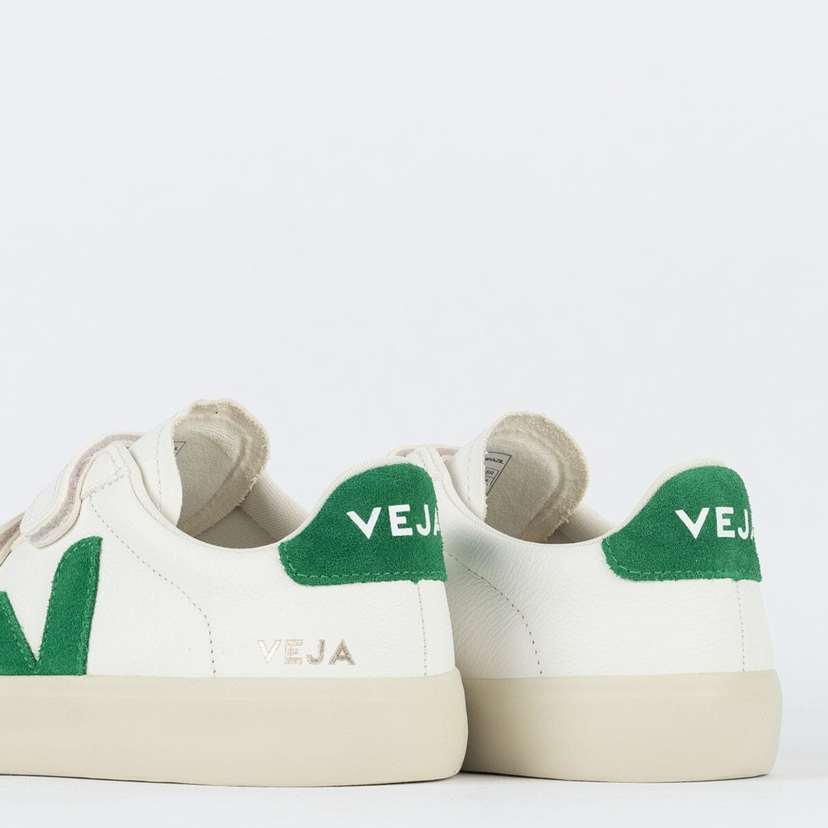 Zapatos Veja con logotipo de cuero Chromefree extra blanco