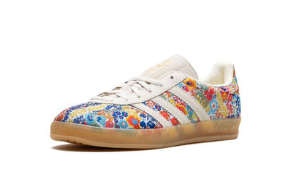 Adidas Gazelle Indoor Liberty London con bordado floral