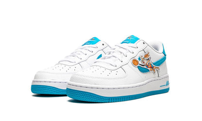 Liebre de Space Jam baja del Air Force 1