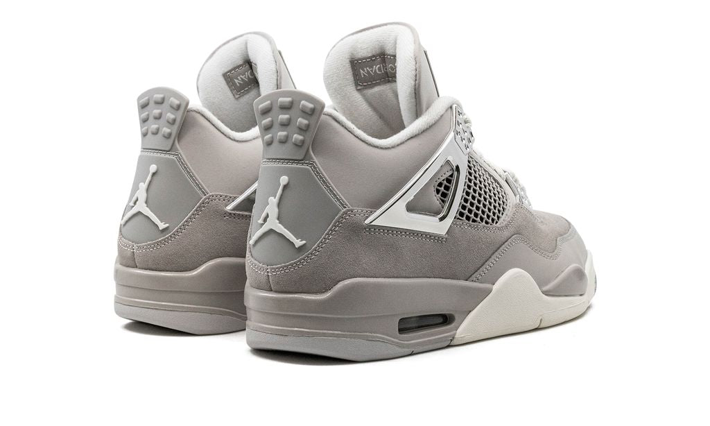 Air Jordan 4 Frozen Moments 