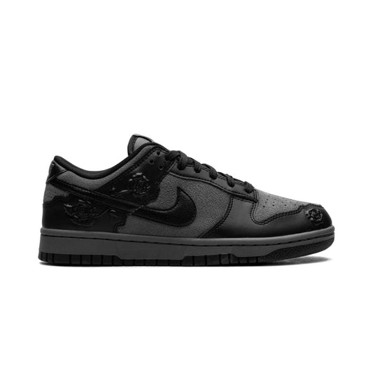 Dunk Low WMNS "Schwarze Rosen"