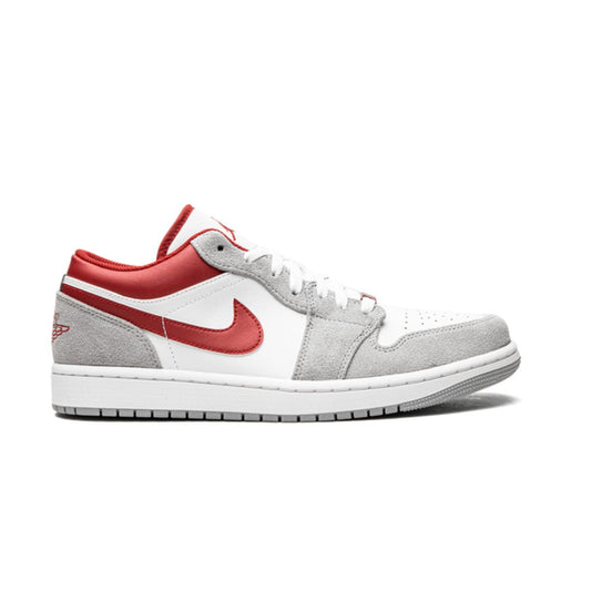 Jordan 1 Low SE Gris ahumado claro Rojo gimnasio 