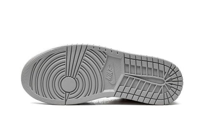 Jordan 1 Low SE Gris ahumado claro Rojo gimnasio 