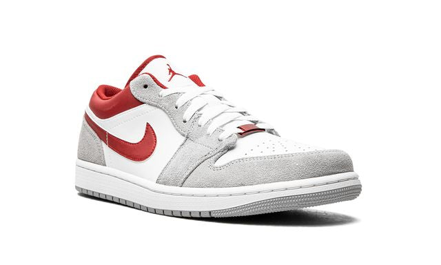 Jordan 1 Low SE Gris ahumado claro Rojo gimnasio 