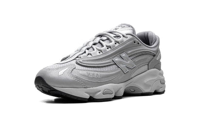 New Balance 1000 Plata Metálico Raincloud
