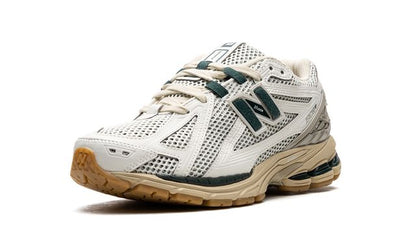 New Balance 1906R "Kith-Negro"