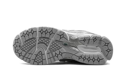 New Balance 1906R "PLATA METALIZADA"