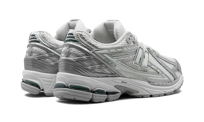 New Balance 1906R "PLATA METALIZADA"