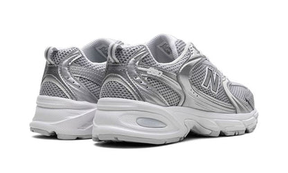 New Balance 530 Moonbeam Plata Metálico