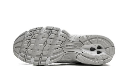 New Balance 530 Lunares Plateados Metálicos