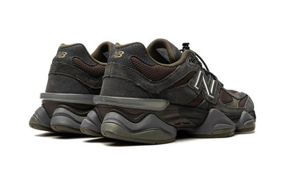 New Balance 9060 Blacktop/Dunkles Moos/Schwarz