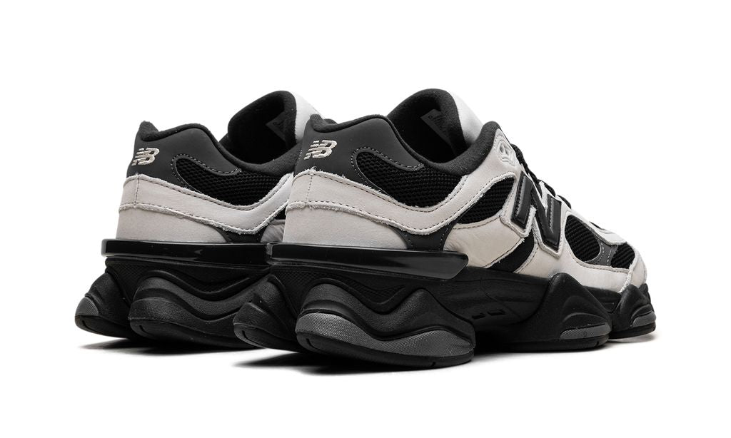 New Balance 9060 Off White Schwarz