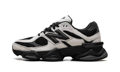 New Balance 9060 Off White Schwarz