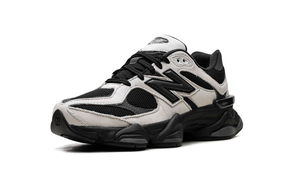 New Balance 9060 Off White Schwarz