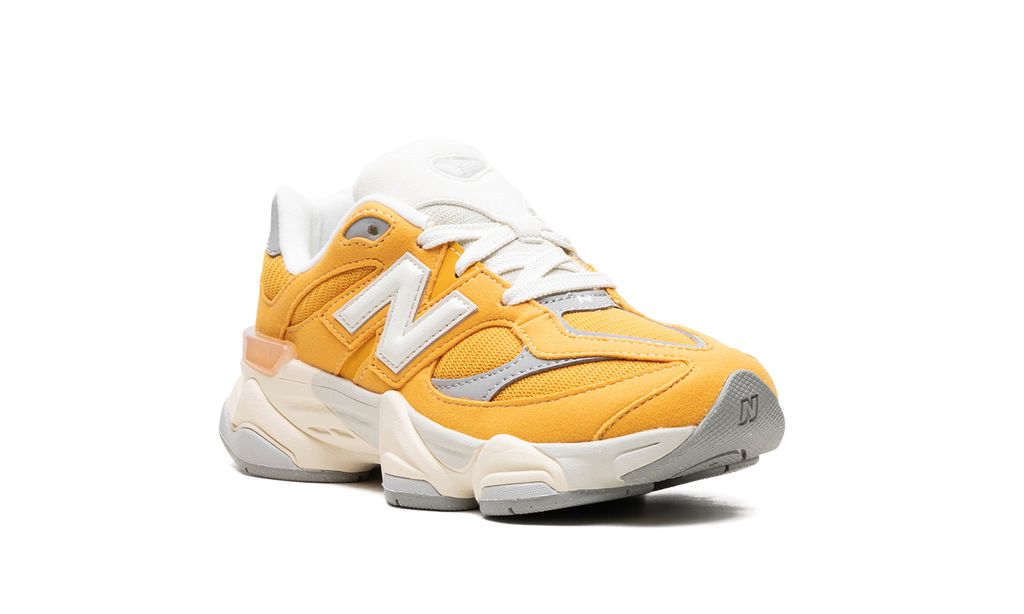 New Balance 9060 Amarillo Beige