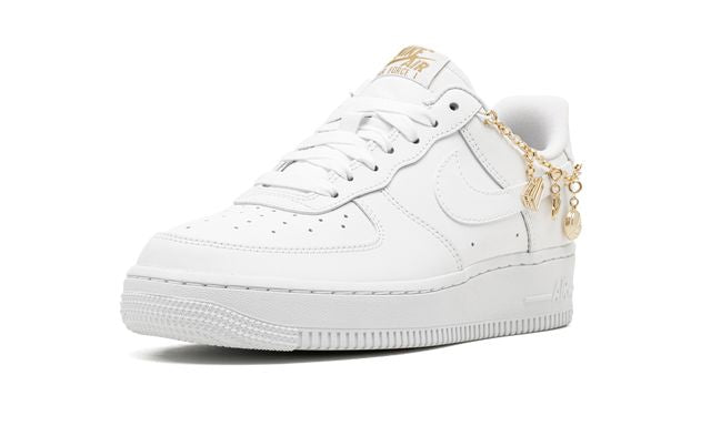 Nike Air Force 1 Low LX Weißer Anhänger
