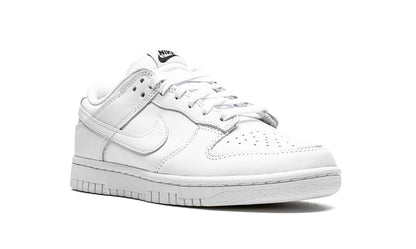 Nike Dunk Low Triple Weiß